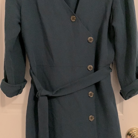 Lulu’s dark green tunic wrap with belt. - Picture 3 of 5